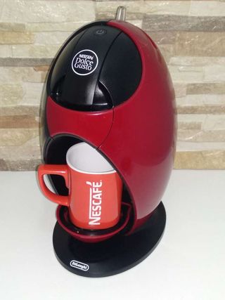 Cafetera Dolce Gusto DëLonghi Jovia negra\\/burdeos de segunda mano por 25  EUR en Málaga en WALLAPOP