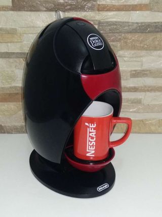 Cafetera Dolce Gusto DëLonghi Jovia negra\\/burdeos de segunda mano por 25  EUR en Málaga en WALLAPOP