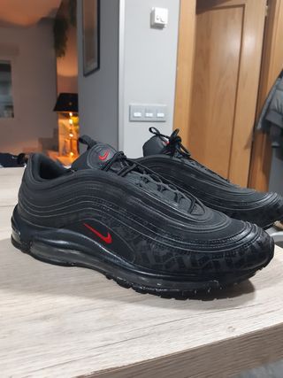 Nike airmax 97 negro y rojo de segunda mano por 90 EUR en Burgos en WALLAPOP