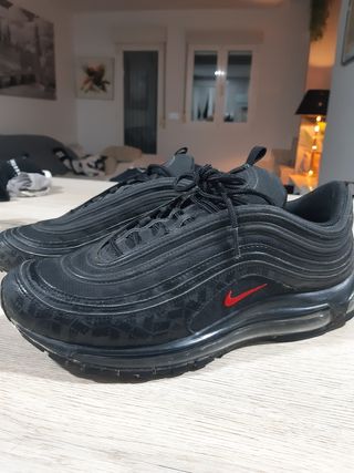 Nike airmax 97 negro y rojo de segunda mano por 90 EUR en Burgos en WALLAPOP