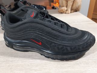 Nike airmax 97 negro y rojo de segunda mano por 90 EUR en Burgos en WALLAPOP