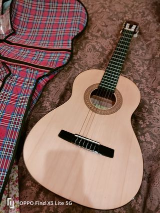 Guitarra Hohner de segunda mano por 50 EUR en L\\'Eliana en WALLAPOP