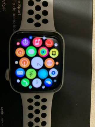 Apple Watch Nike+ Series 4 GPS 40mm Caja de Alumin de segunda mano por 120  EUR en Las Rozas de Madrid en WALLAPOP