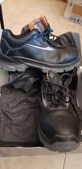 Zapatos de seguridad Opsial de segunda mano por 15 EUR en Mataró en WALLAPOP