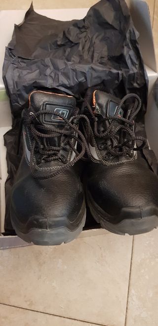 Zapatos de seguridad Opsial de segunda mano por 15 EUR en Mataró en WALLAPOP