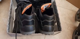 Zapatos de seguridad Opsial de segunda mano por 15 EUR en Mataró en WALLAPOP