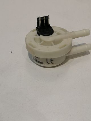 Pieza recambio cafetera DeLonghi Nespresso de segunda mano por 25 EUR en  Madrid en WALLAPOP