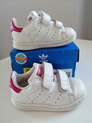 2 pares de zapatillas ADIDAS, número 20 de segunda mano por 10 EUR ... الرصيد غير المتاح 2 pares de zapatillas ADIDAS, número 20 de segunda mano por 10 EUR ... الرصيد غير المتاح