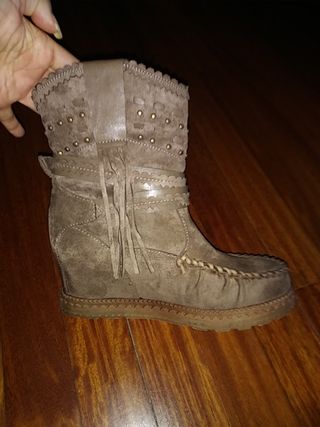 Botas Primavera tipo Mou flecos, Bolso serpiente de segunda mano por 12,99  EUR en Castro-Urdiales en WALLAPOP