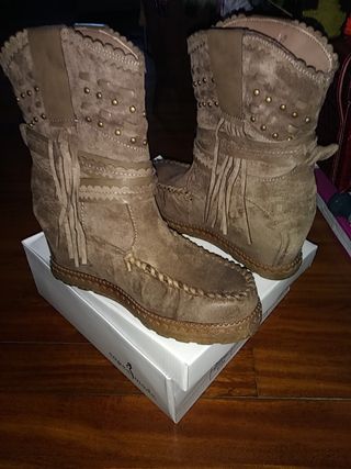 Botas Primavera tipo Mou flecos, Bolso serpiente de segunda mano por 12,99  EUR en Castro-Urdiales en WALLAPOP