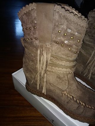 Botas Primavera tipo Mou flecos, Bolso serpiente de segunda mano por 12,99  EUR en Castro-Urdiales en WALLAPOP