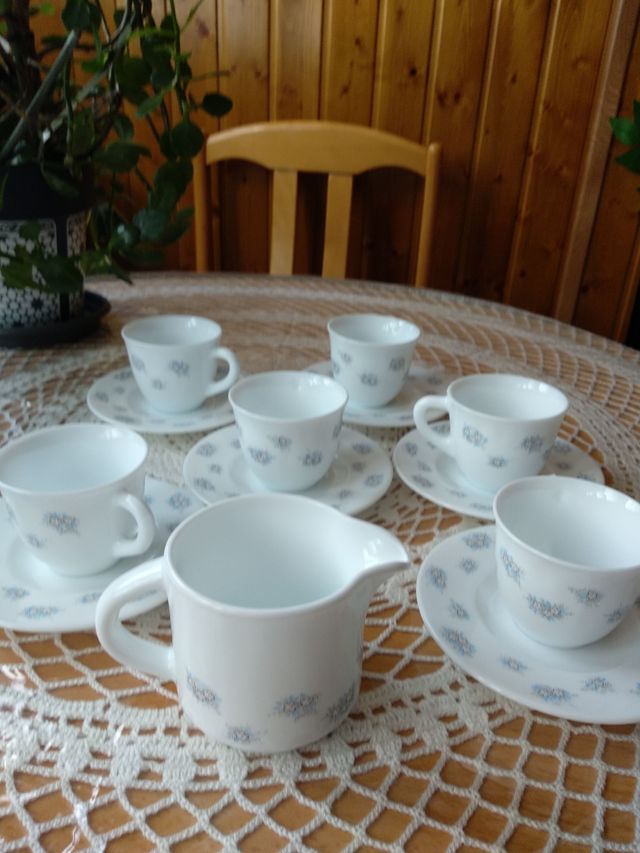 Juego de café y lechera, regalo de dos platos y.