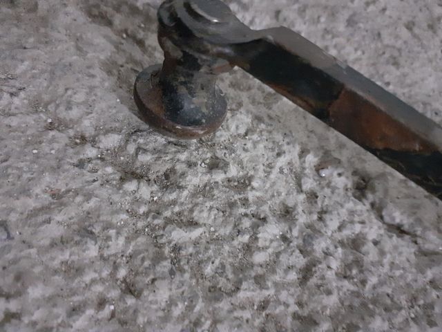 2  cerrojos portón antiguos