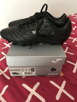 Botas de futbol Joma Black césped artificial de segunda mano por 50 EUR en  Olesa de Montserrat en WALLAPOP