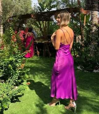 Vestido midi lencero magenta morado nudo Zara de segunda mano por 25 EUR en  Paracuellos de Jarama en WALLAPOP
