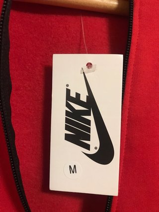 Chándal Nike Tech rojo de segunda mano por 70 EUR en Tres Cantos en WALLAPOP