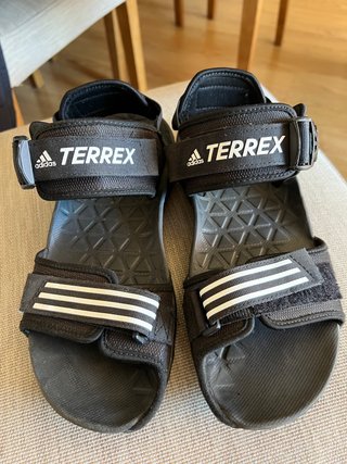 Sandalia Adidas Terrex talla 40.5 de segunda mano por 30 EUR en Guadarrama  en WALLAPOP