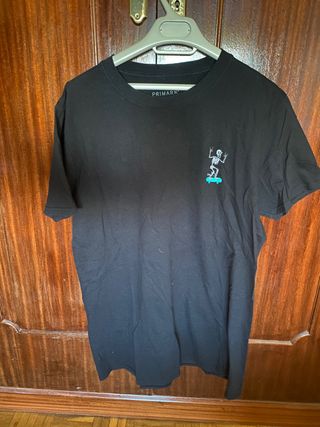 Camiseta Primark de segunda mano por 5 EUR en Torrejón de Ardoz en WALLAPOP