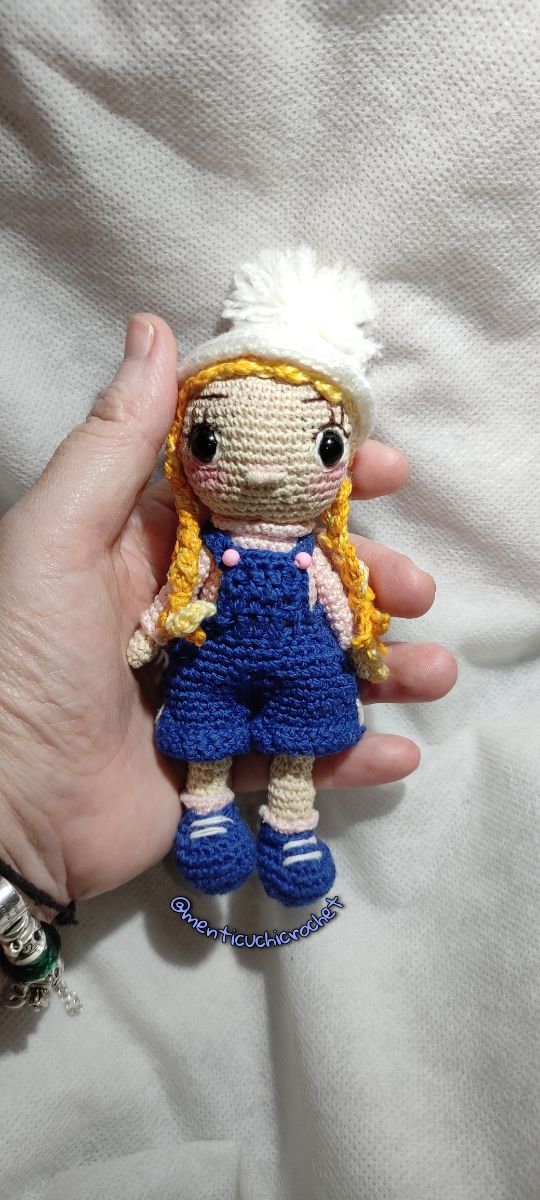 Muñeca Lucy Pompón