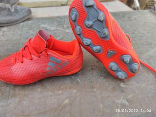 Botas de futbol niñ@ talla 28 de segunda mano por 10 EUR en Valladolid en  WALLAPOP