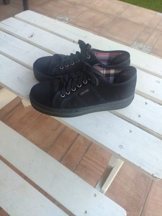 Zapatillas negras mujer victoria de segunda mano por 12 EUR en Montequinto  en WALLAPOP