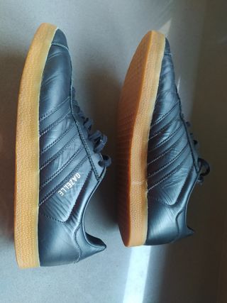 ADIDAS GAZELLE CUERO. de segunda mano por 18 EUR en Errenteria en WALLAPOP