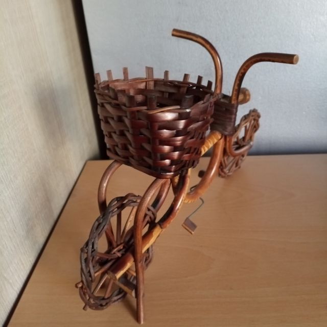 BICICLETA  DE MIMBRE VINTAGE- AÑOS 70.