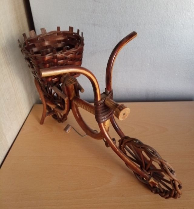 BICICLETA  DE MIMBRE VINTAGE- AÑOS 70.