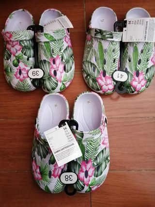 Zuecos de señora para jardín, playa Nuevos de segunda mano por 3,5 EUR  en Málaga en WALLAPOP