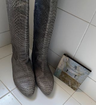 Botas altas Zara piel de segunda mano por 12 EUR en Madrid en WALLAPOP