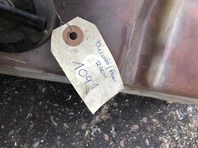 Botella de agua de iveco daily año 2003