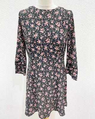 Vestido negro flores rosas H\u0026amp;M de segunda mano por 8 EUR en Madrid en  WALLAPOP
