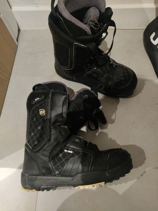 Botas nieve salomon talla 42 con bolsa de segunda mano por 35 EUR en  Barcelona en WALLAPOP