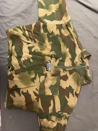 Sudadera camuflaje Adidas de segunda mano por 12 EUR en Barcelona en  WALLAPOP