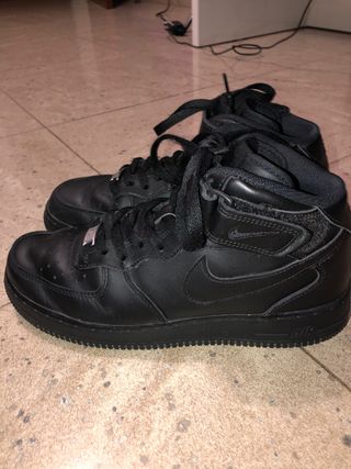 Air Force 1 negras altas de segunda mano por 60 EUR en Santa Coloma de  Gramenet en WALLAPOP
