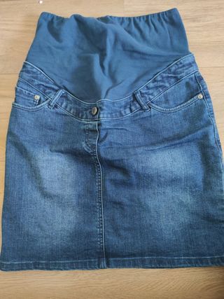 Falda vaquera premama de segunda mano por 5 EUR en Madrid en WALLAPOP