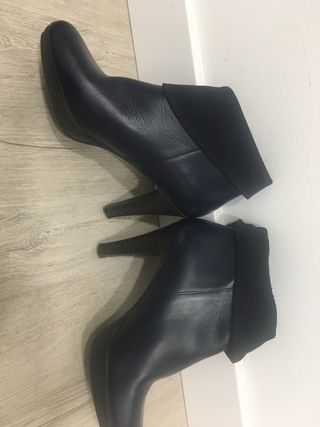 Botines azul marino marca Strover piel a estrenar de segunda mano por 26  EUR en Madrid en WALLAPOP