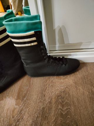 Botas boxeo mujer de segunda mano por 25 EUR en Madrid en WALLAPOP