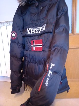 Chaqueta GEOGRAPHICAL NORWAY negra de segunda mano por 70 EUR en Barcelona  en WALLAPOP