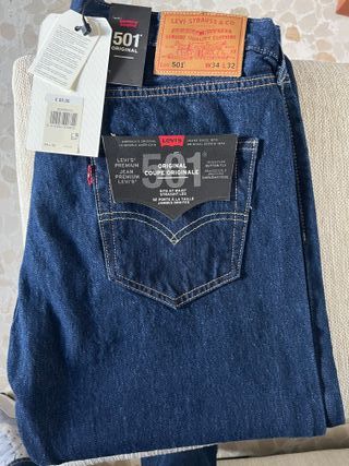 Pantalón LEVIS 501 W34 L32 Azul Oscuro de segunda mano por 85 EUR en  Almendralejo en WALLAPOP