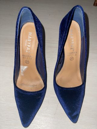 Zapatos terciopelo MaryPaz de segunda mano por 10 EUR en Fuente el Saz de  Jarama en WALLAPOP