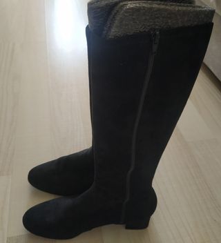 Botas altas negras Unisa a estrenar de segunda mano por 70 EUR en Barcelona  en WALLAPOP