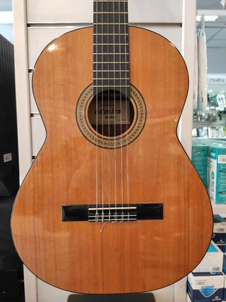 GUITARRA CLASICA ADMIRA MARIA de segunda mano por 165 EUR en Pamplona en  WALLAPOP