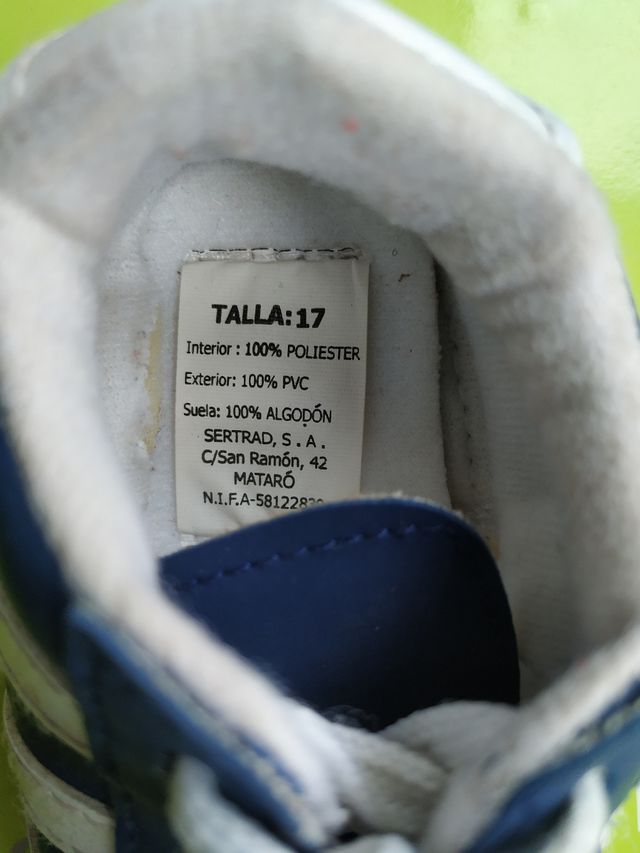 Deportivos azules con detalles en Blanco