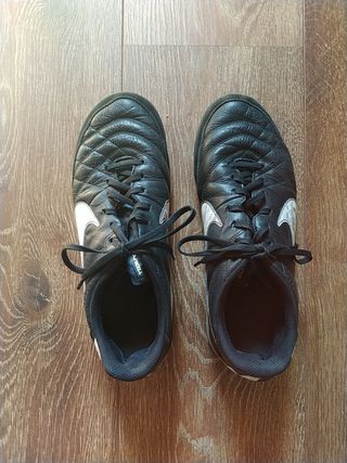 Botas multitacos NIKE TIEMPO de segunda mano por 23 EUR en Palma de  Mallorca en WALLAPOP