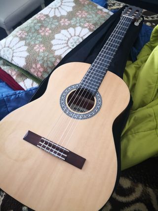 Guitarra Admira Alba Pack de segunda mano por 100 EUR en Algeciras en  WALLAPOP