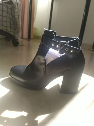 Botines Pull and Bear tacón de segunda mano en Sevilla en WALLAPOP