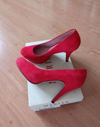 Zapatos Rojos Gloria Ortiz de segunda mano por 29 EUR en Paracuellos de  Jarama en WALLAPOP