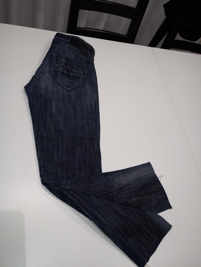 Pantalon vaquero. Marca Fornarina. Talla 25