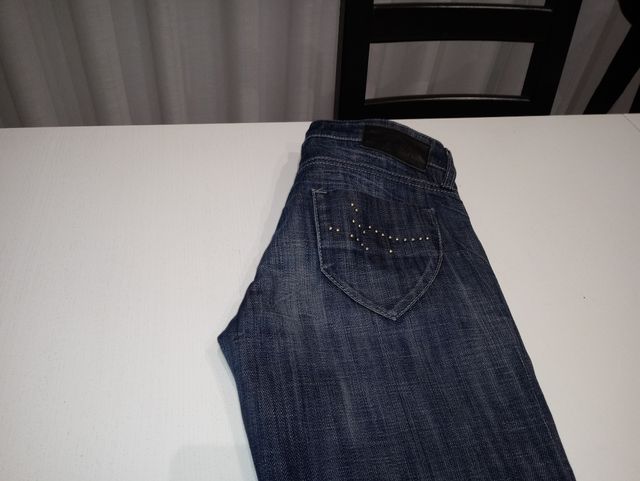 Pantalon vaquero. Marca Fornarina. Talla 25